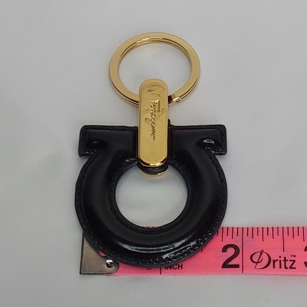 SALVADOR FERRAGAMO 'GANCINI' LEATHER KEY FOB GOLD KEY RING W/ORIGINAL BOX - Picture 12 of 16